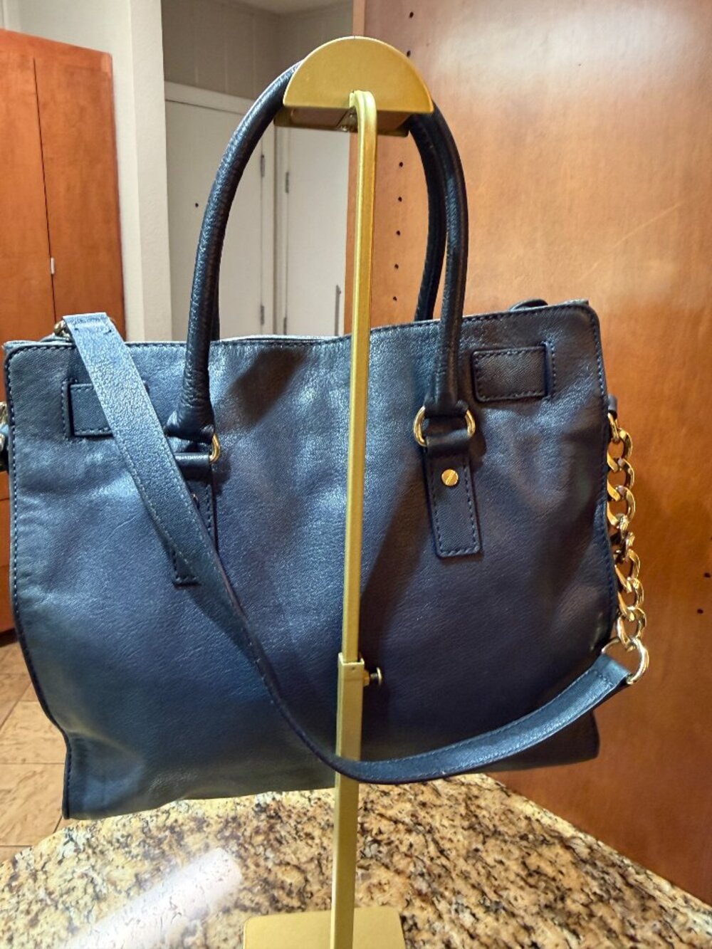 MICHAEL KORS HAMILTON LARGE LEATHER TOTE BAG IN NAVY - EUC - Picture 3 of 8